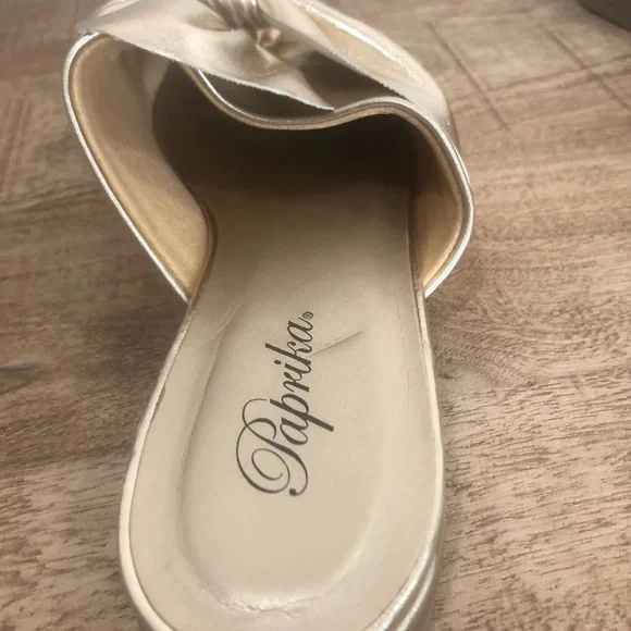 Classic Move Gold Slip On Loafers - Size 8 - Picture 6 of 14